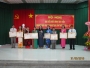 Ông Châu Quang Phồ (bìa phải) và Bà Trần Thị Canh (thứ 3 từ phải sang) nhận danh hiệu Nhà giáo ưu tú tại Hội nghị