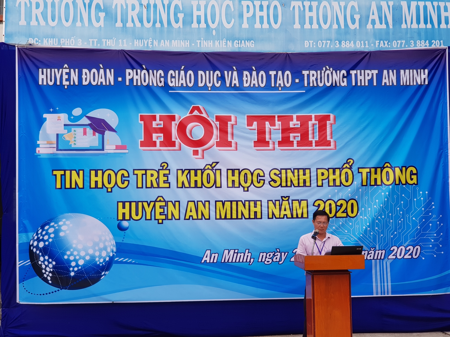 Ông Lê Văn Cảnh,Phó trưởng phòng GDĐT- Trưởng Ban Tổ chức, phát biểu khai mạc Hội thi